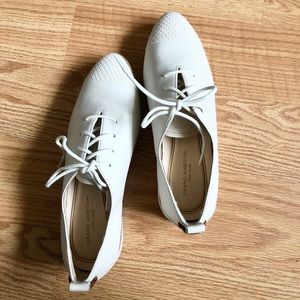 Cole haan leather Oxford cream size 5.5 new